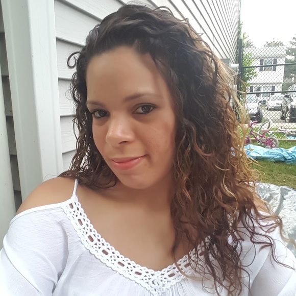 Meet your Posher, Damaris - Picture 1 of 1